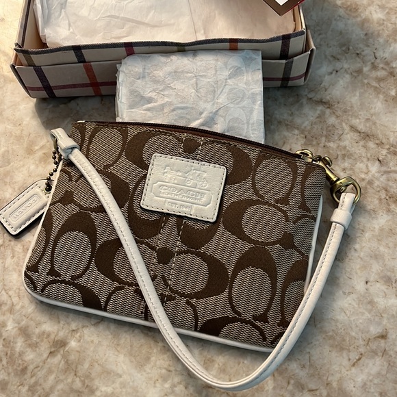 Coach Authentic Signature Canvas Wristlet Pouch EUC Tan & White - Picture 5 of 5